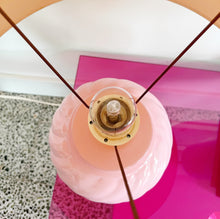 Charger l&#39;image dans la galerie, Grande lampe twist rose pastel
