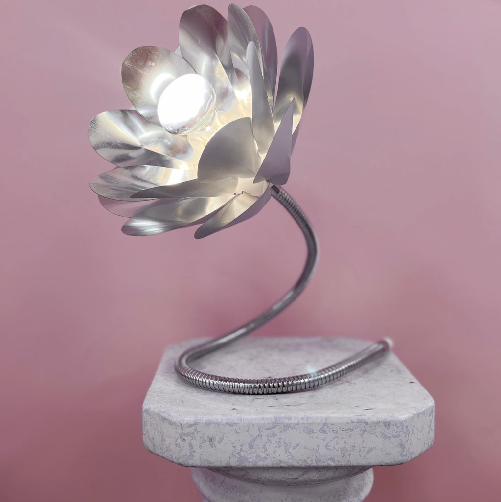 Lampe Fleur Chromée Vintage – Années 80