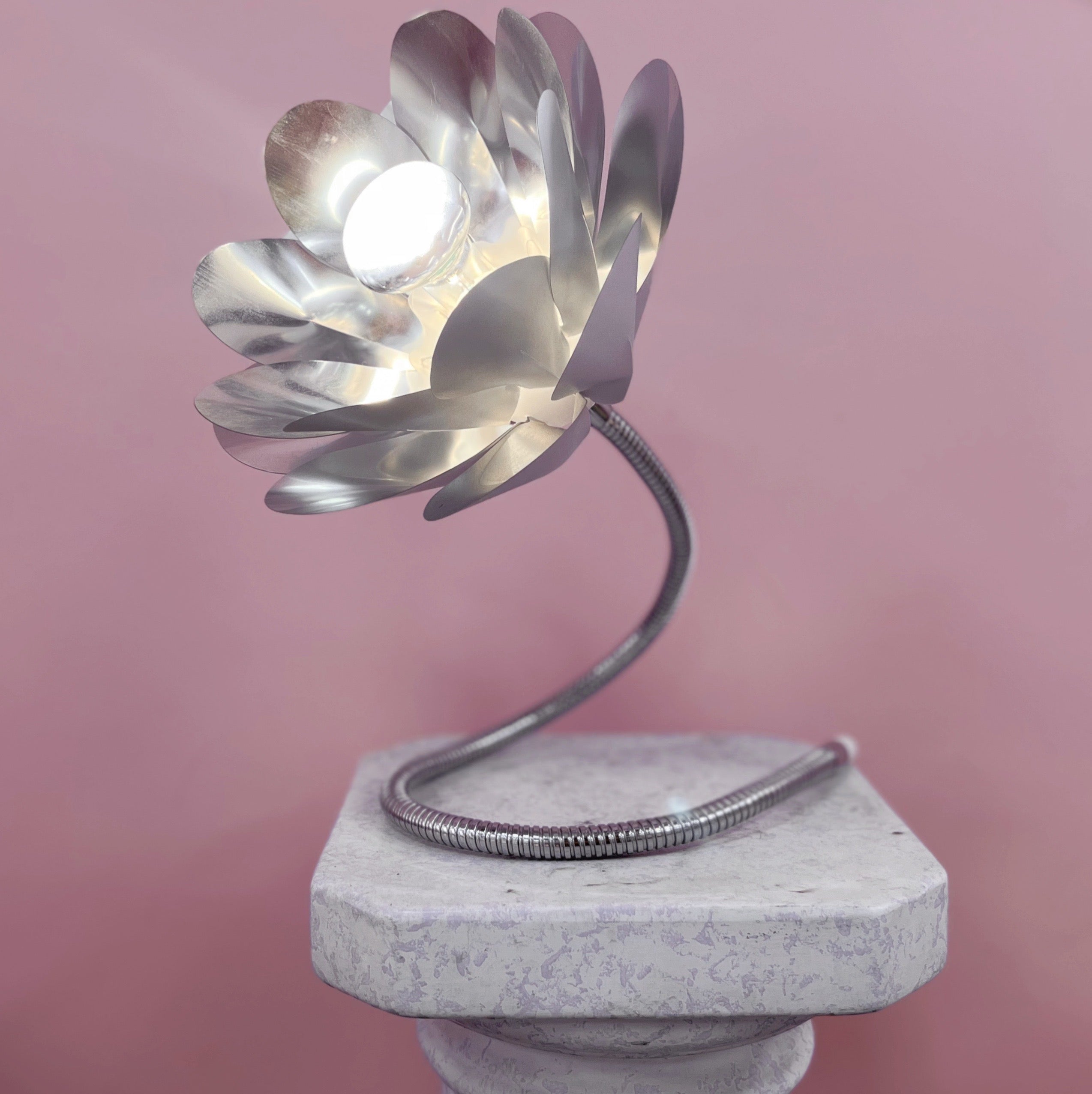Lampe Fleur Chromée Vintage – Années 80