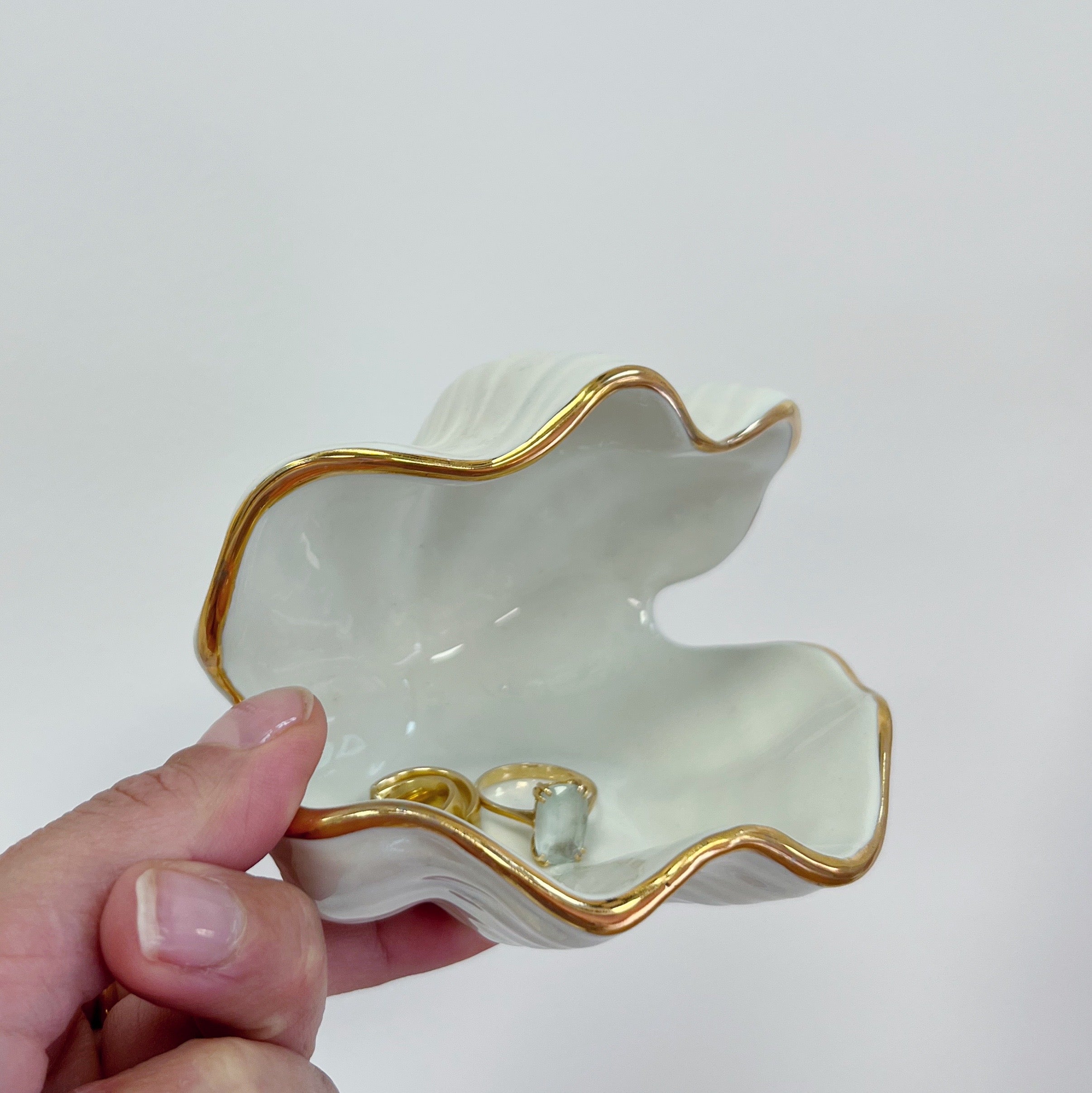 Coupelle coquillage iridescente et dorures