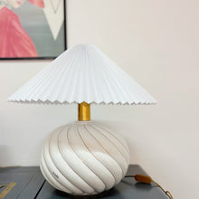 Charger l&#39;image dans la galerie, Lampe swirl vintage Italy 70s
