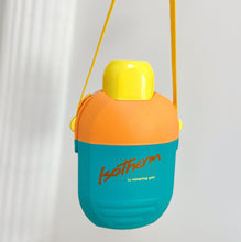 Charger l&#39;image dans la galerie, Grande gourde Isotherme orange pastel de 1992
