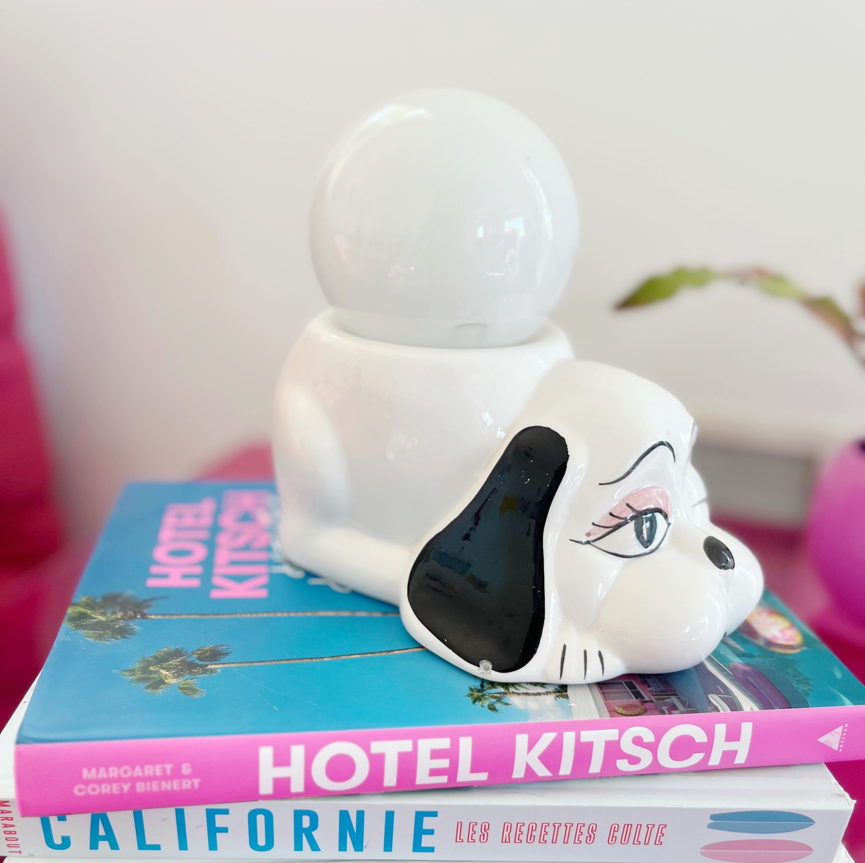 Lampe Chien et globe opalin – Années 80