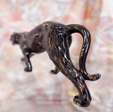 Load image into Gallery viewer, Panthère Noire en céramique &amp; dorures – Italie, Années 70–80
