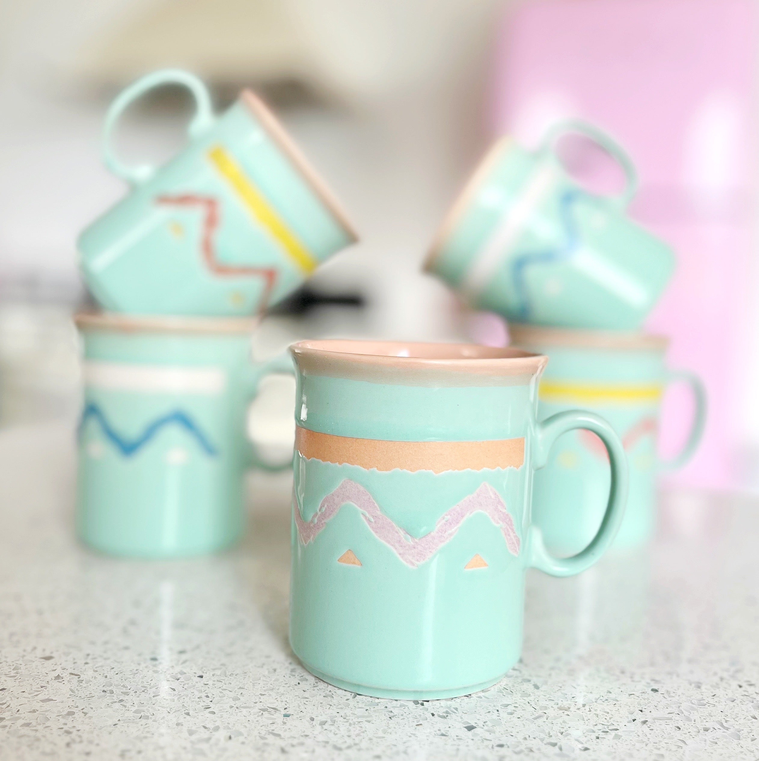 Mug pastel vintage motifs géométriques