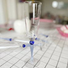 Charger l&#39;image dans la galerie, Flutes en cristal bleues
