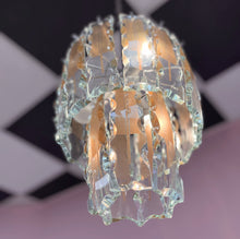 Load image into Gallery viewer, Lustre italien en verre ciselé, Fontana Arte, années 70
