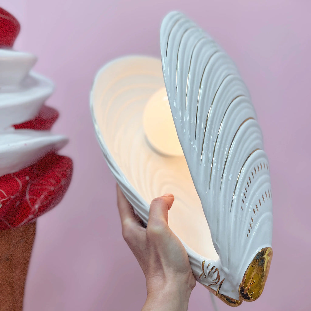 Lampe moule en céramique italienne blanche et dorée, années 70