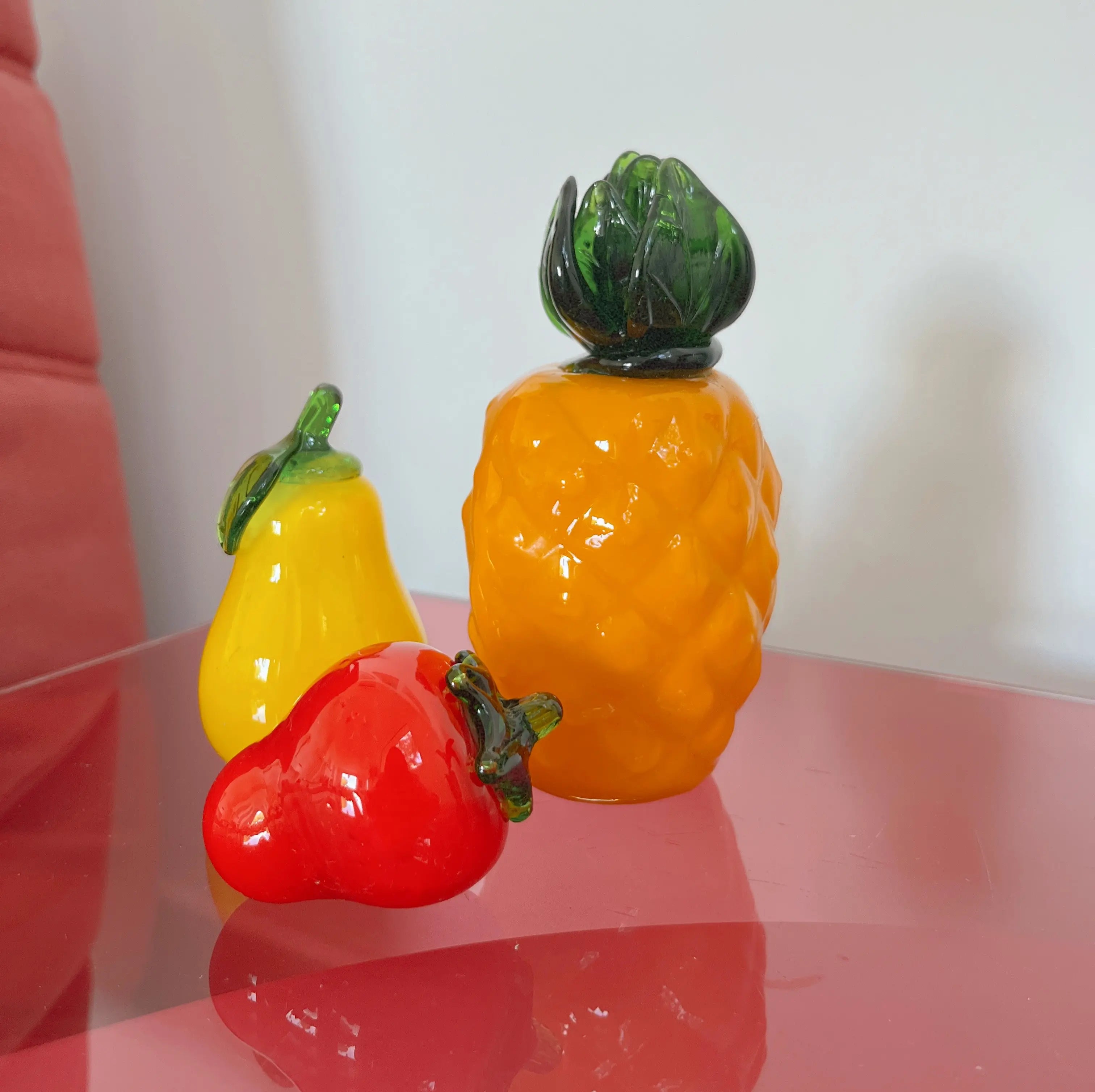 Fruits en verre de Murano soufflé vintage années 70, ensemble ananas, fraise et poire.