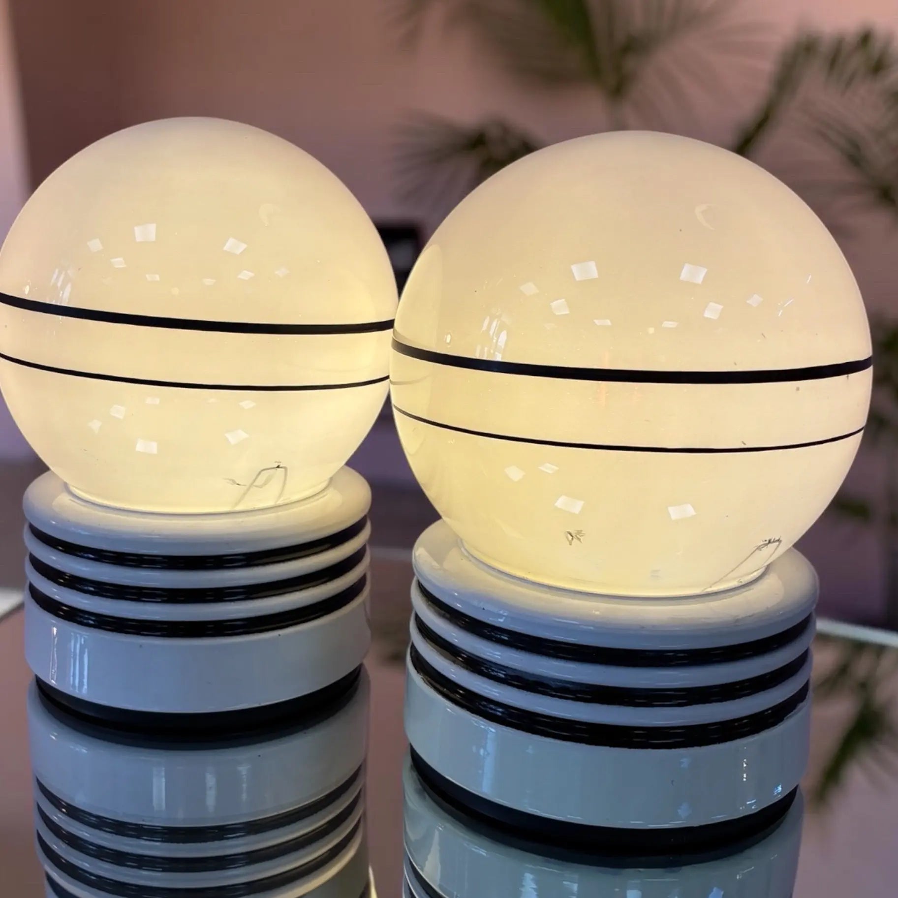 Paire de lampes Space Age italiennes, globe opalin, années 80