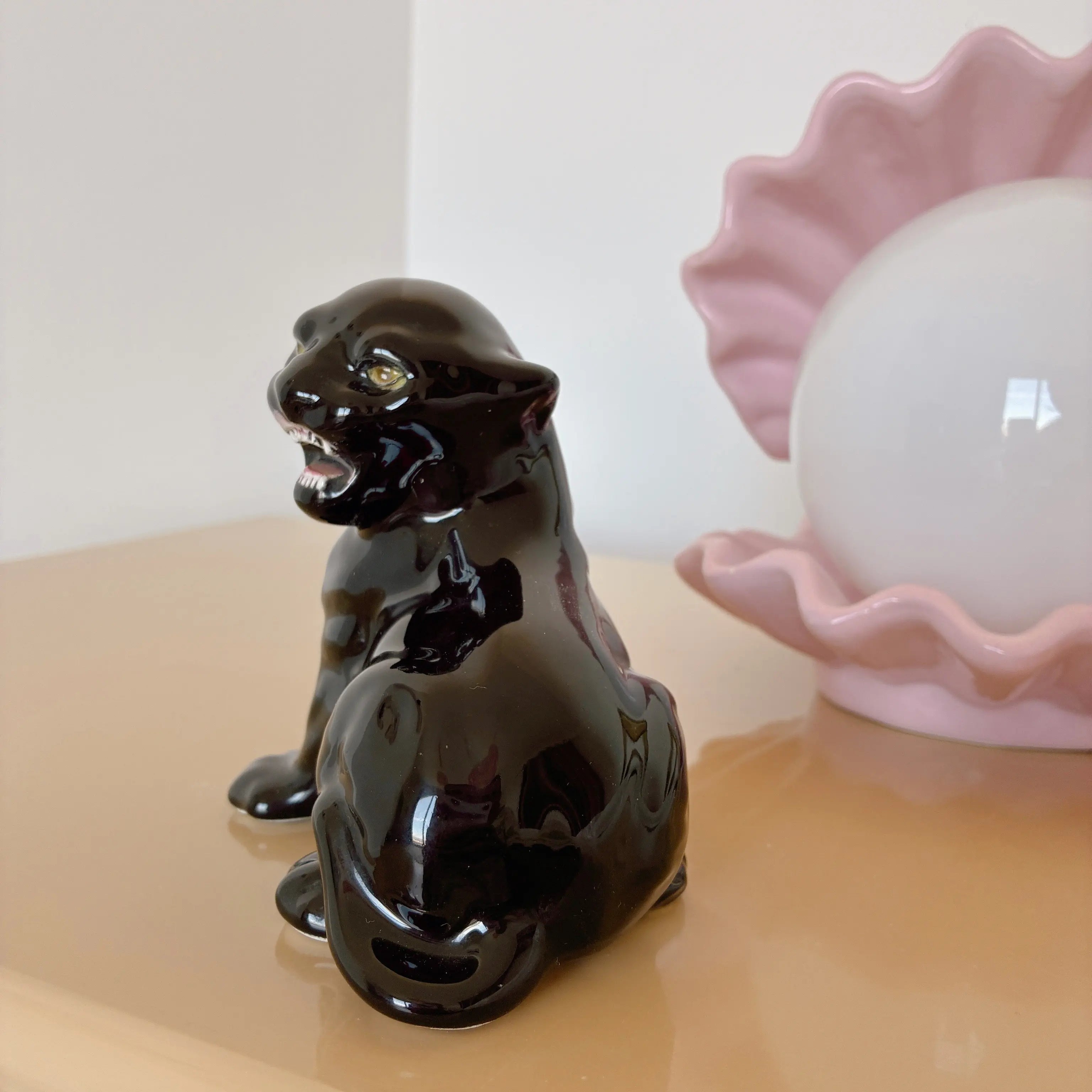 Statuette panthère noire rugissante, céramique vintage, Italie années 70, peinte à la main