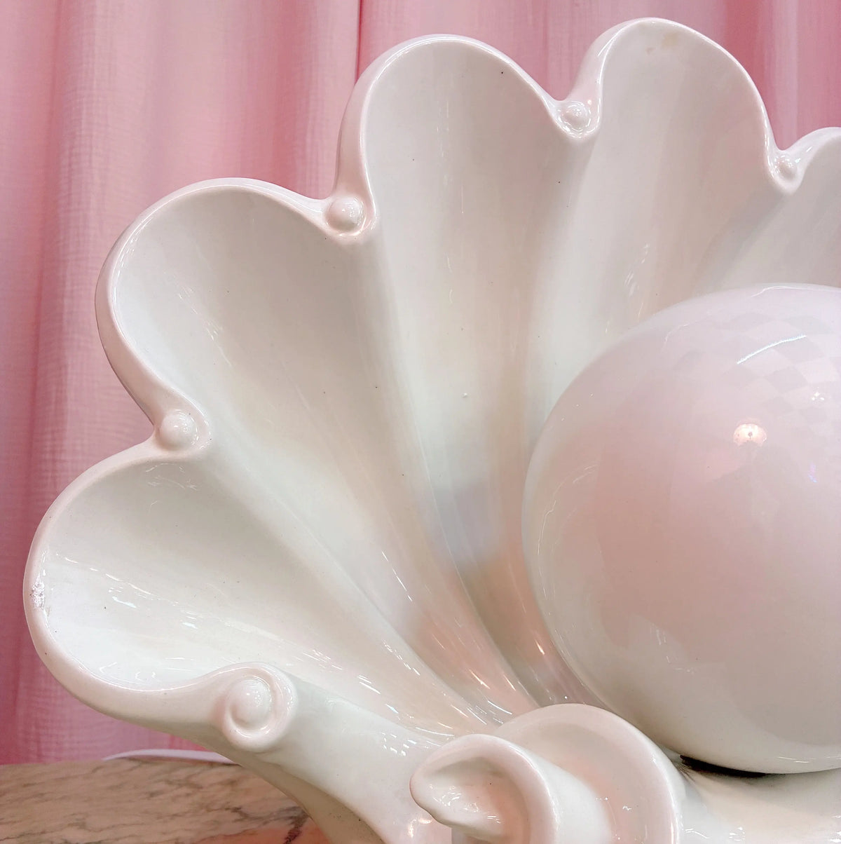 Grande lampe coquillage vintage italienne en céramique blanche, globe perle, années 70