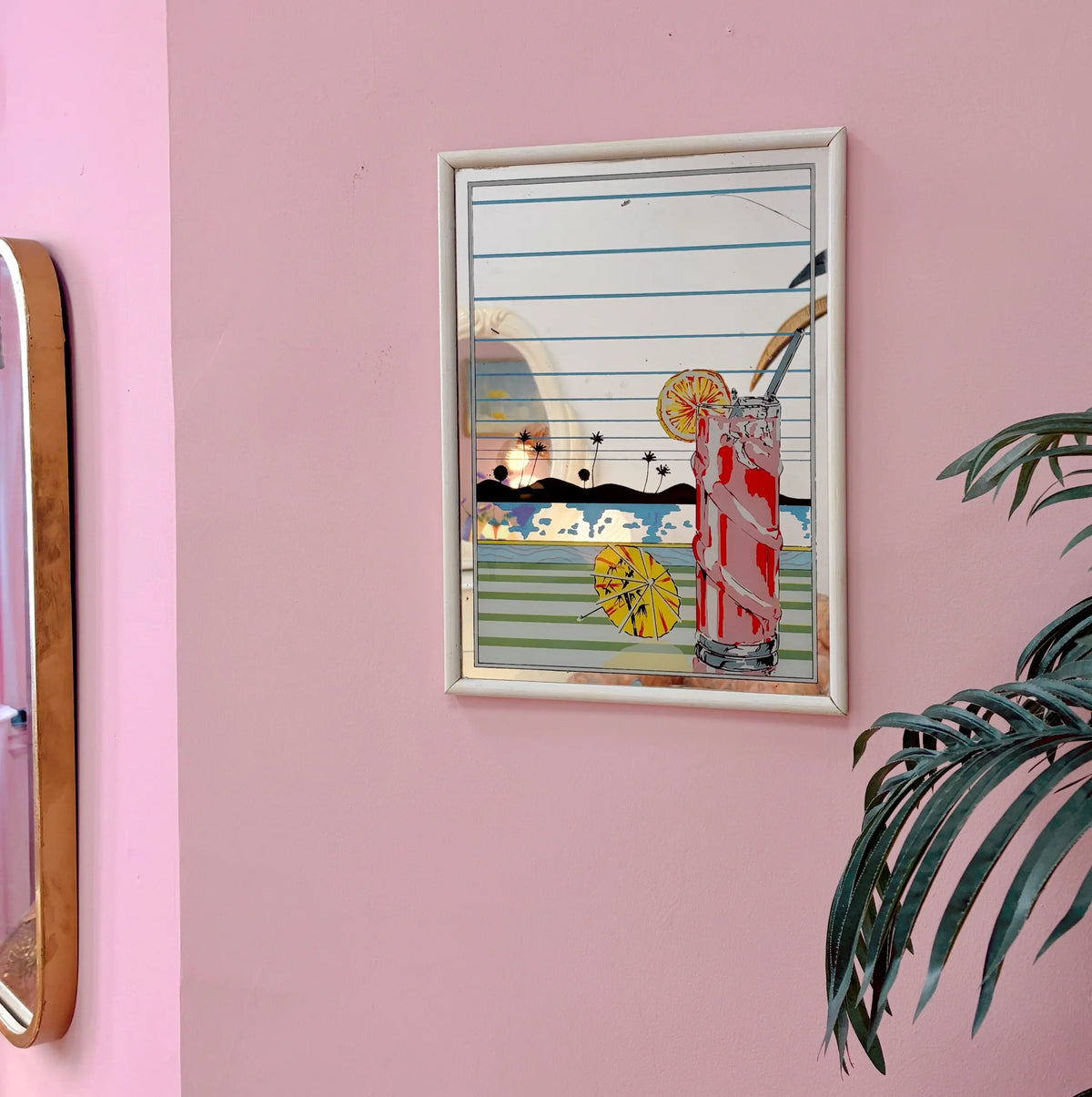 Miroir vintage sérigraphié années 80, cocktail et palmiers, cadre en bois blanc