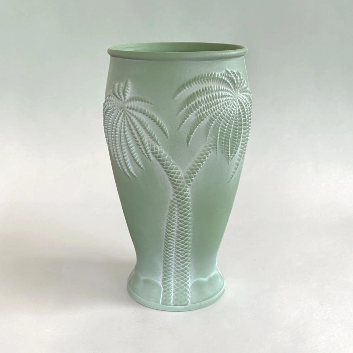 Grand vase palmier vintage, céramique vert menthe pastel, décor en relief, années 80