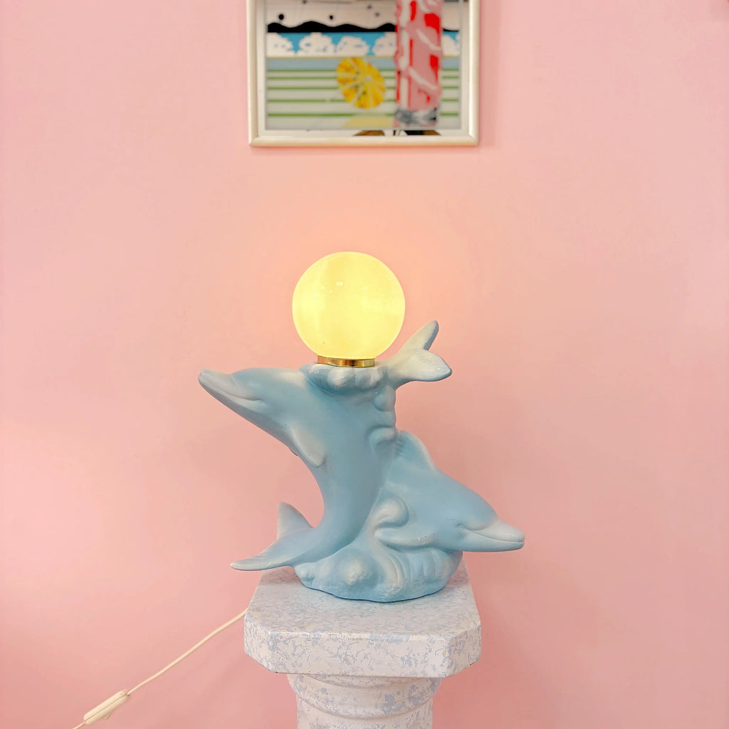 Lampe double dauphin vintage en céramique bleu pastel, globe opalin, Rosagaso, années 80