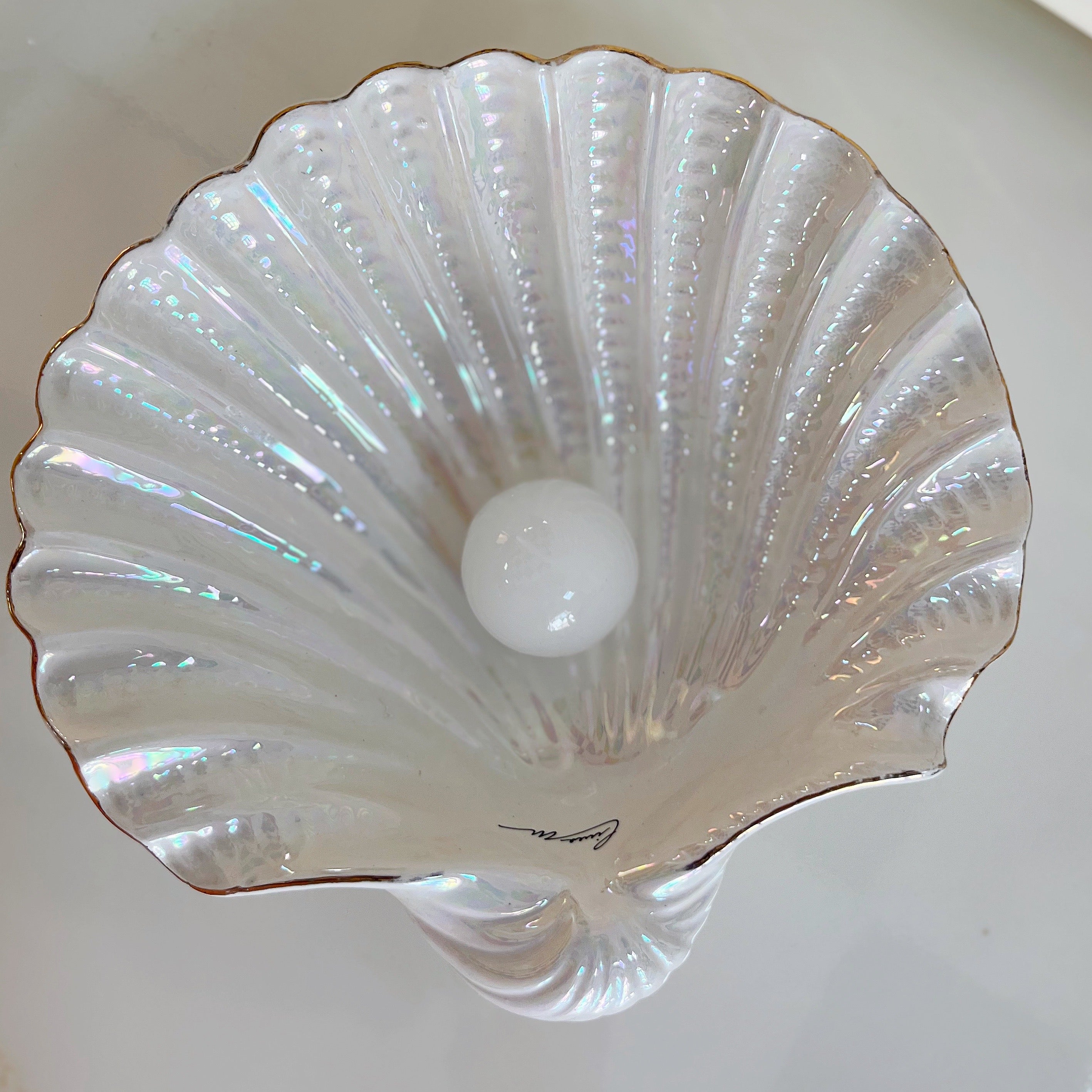 Coupe coquillage iridescente et dorures 70s