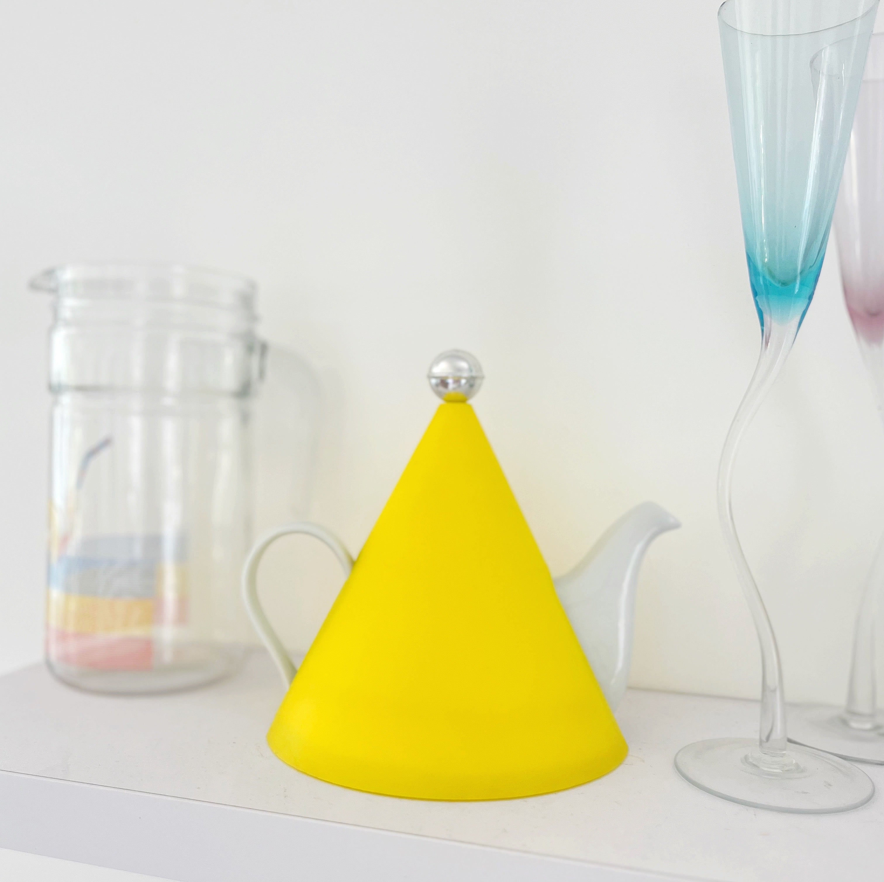 Théière vintage jaune style Memphis