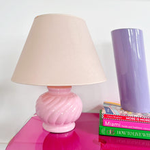 Charger l&#39;image dans la galerie, Grande lampe twist rose pastel
