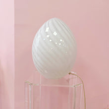 Load image into Gallery viewer, Lampe design œuf Murano - années 70
