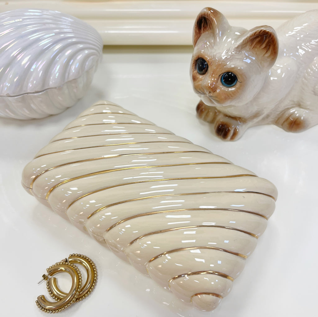 Boîte coquillage crème 80s