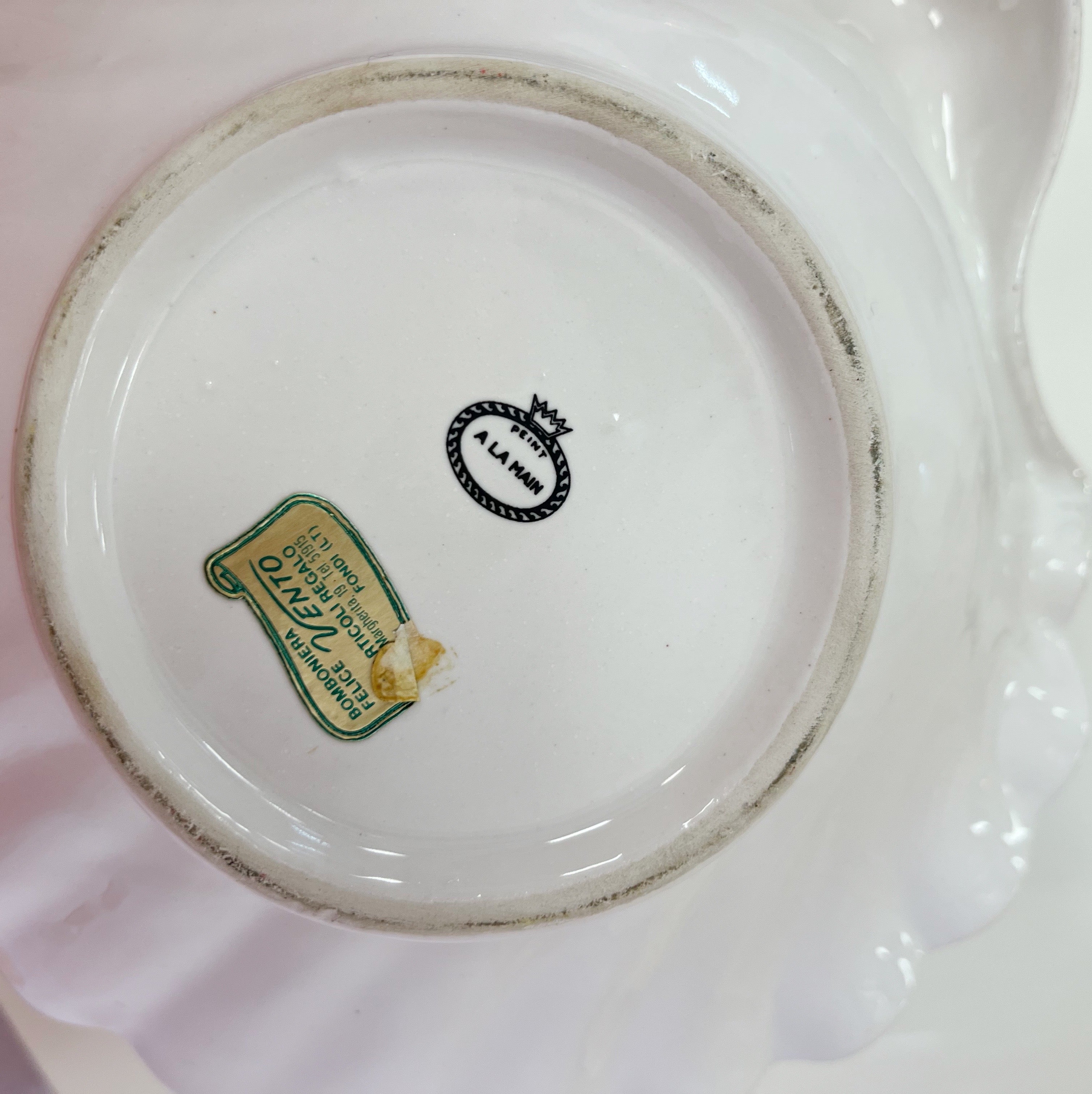 Coupe coquillage iridescente et dorures 70s