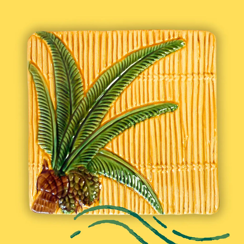Dessous de plat en céramique émaillée, motif palmier, production Vallauris
