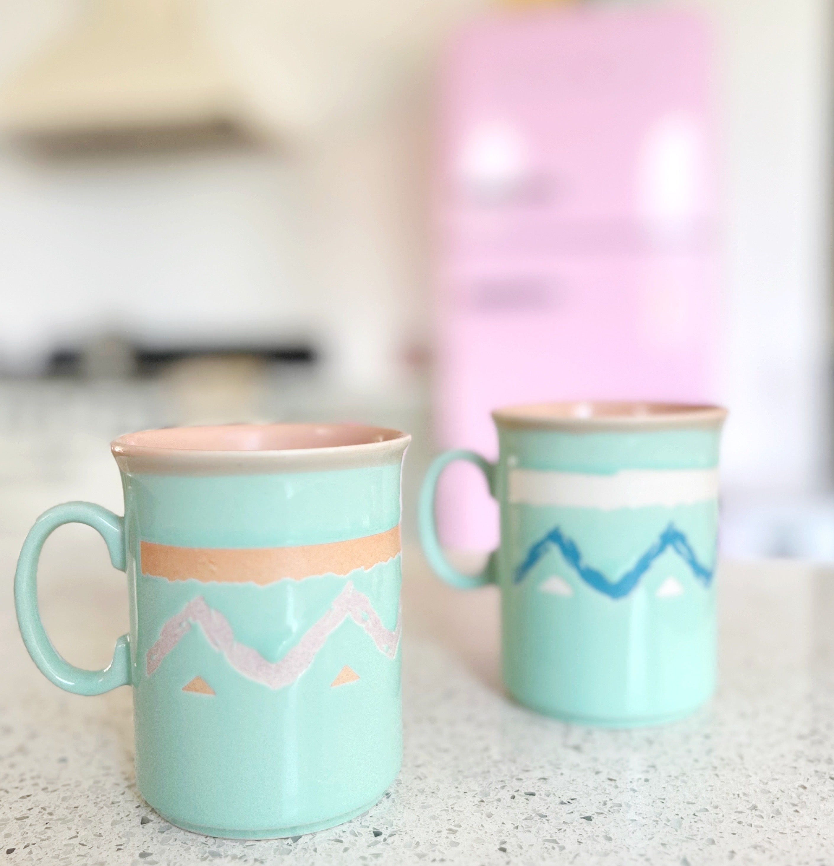 Mug pastel vintage motifs géométriques