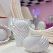 Load image into Gallery viewer, Paire de vases 80s drapés iridescent
