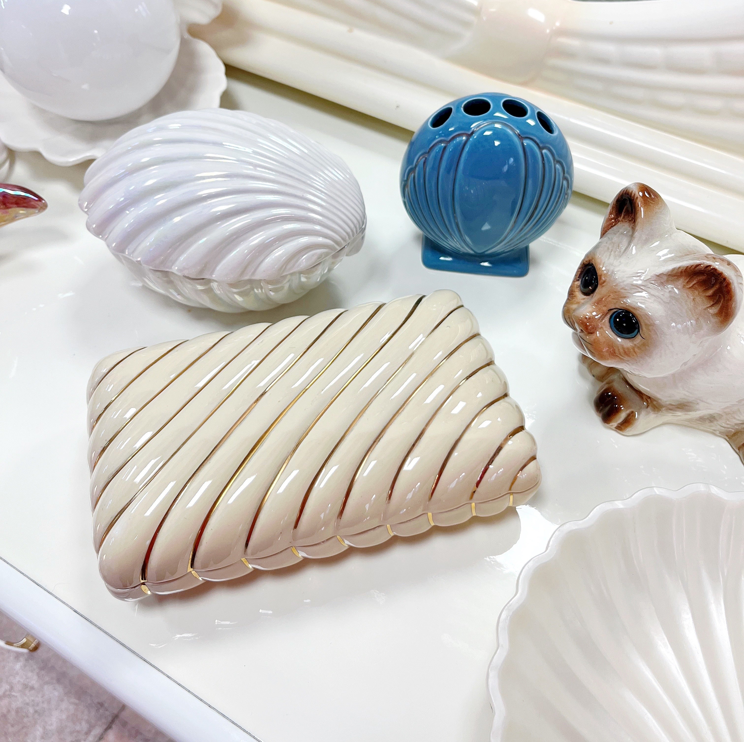 Boîte coquillage crème 80s