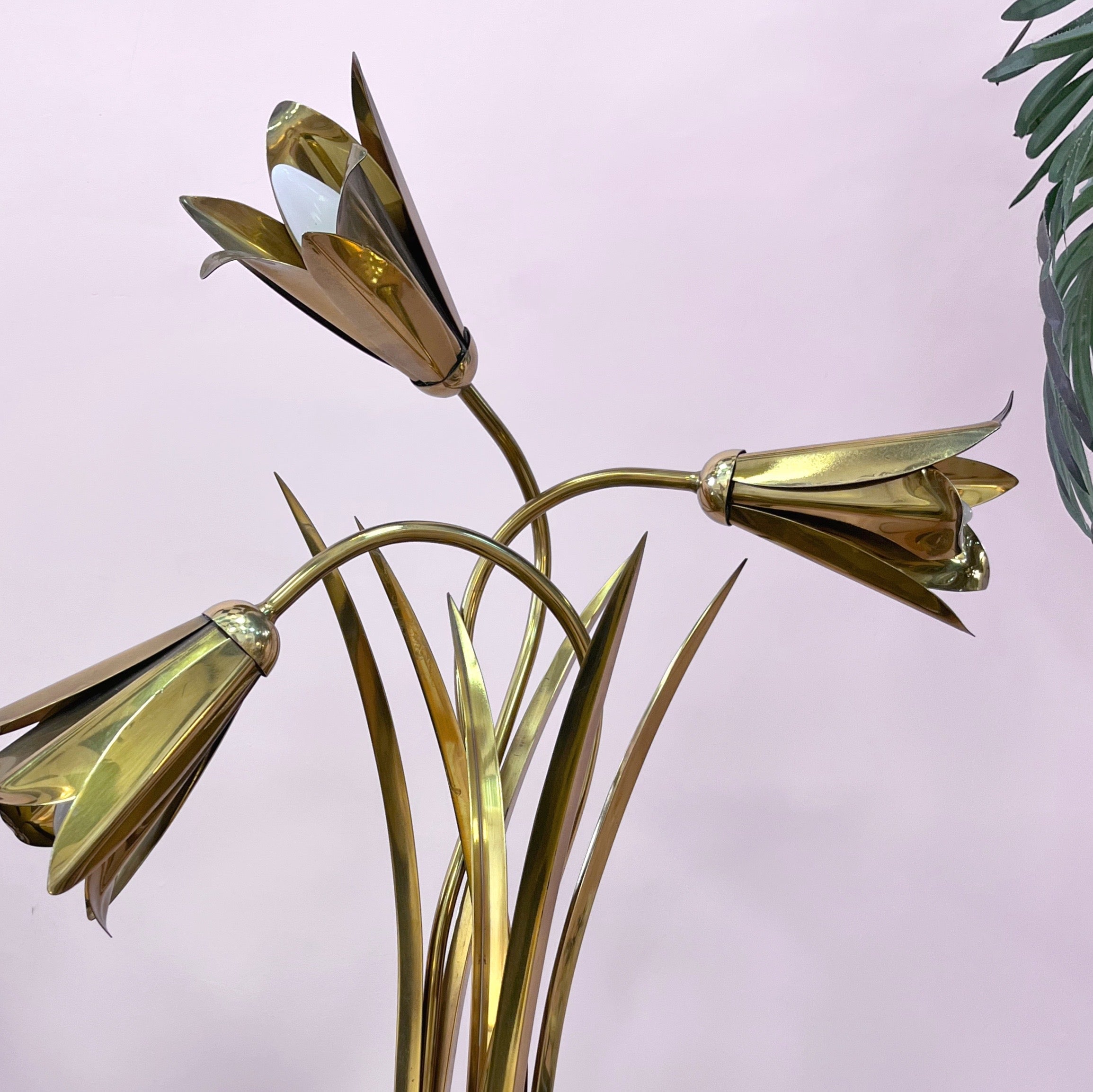 Lampe Florale en Laiton Massif – Années 70