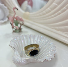 Load image into Gallery viewer, Coupe coquillage iridescente et dorures 70s
