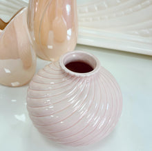 Load image into Gallery viewer, Vase twist beige rosé
