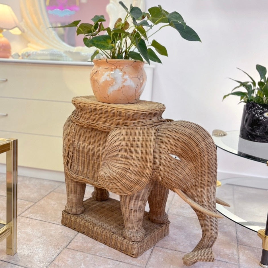 Grand piédestal éléphant en osier – années 70