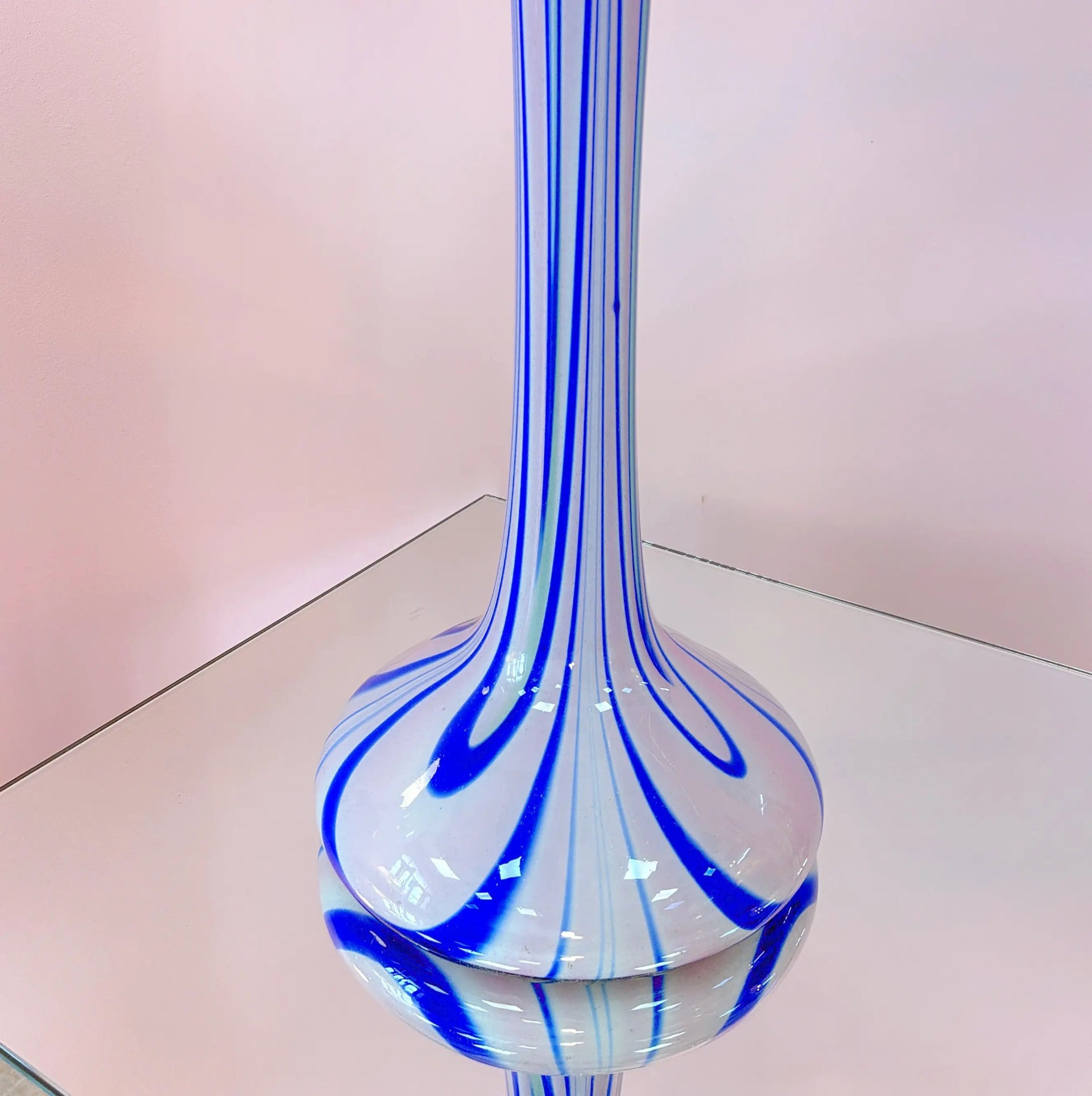 Grand vase soliflore verre soufflé bleu, rose et vert, vintage années 70