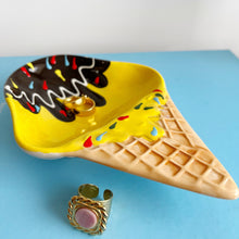 Load image into Gallery viewer, Ice cream cone cup
