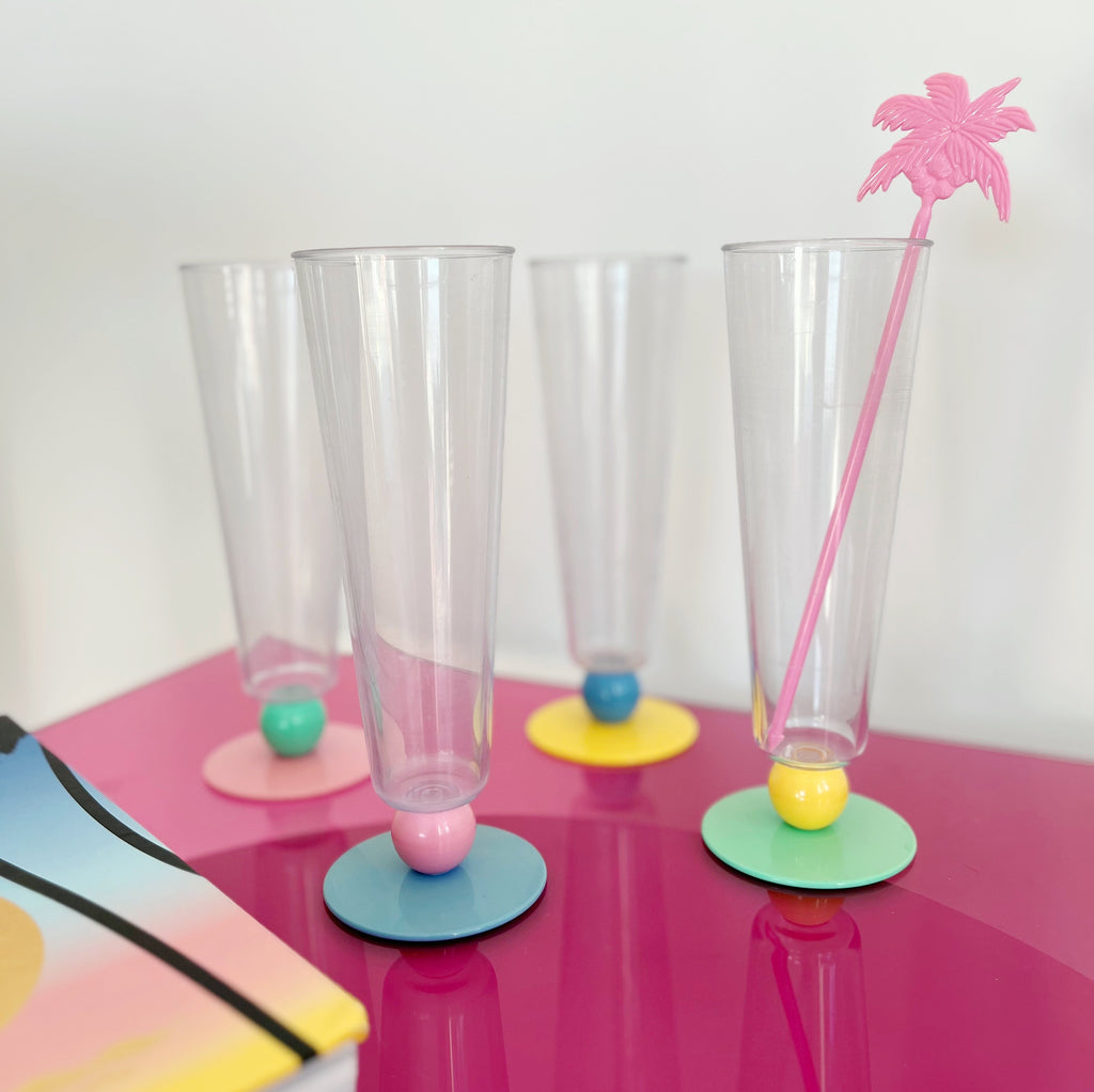 Coupes plastique pastel des années 80