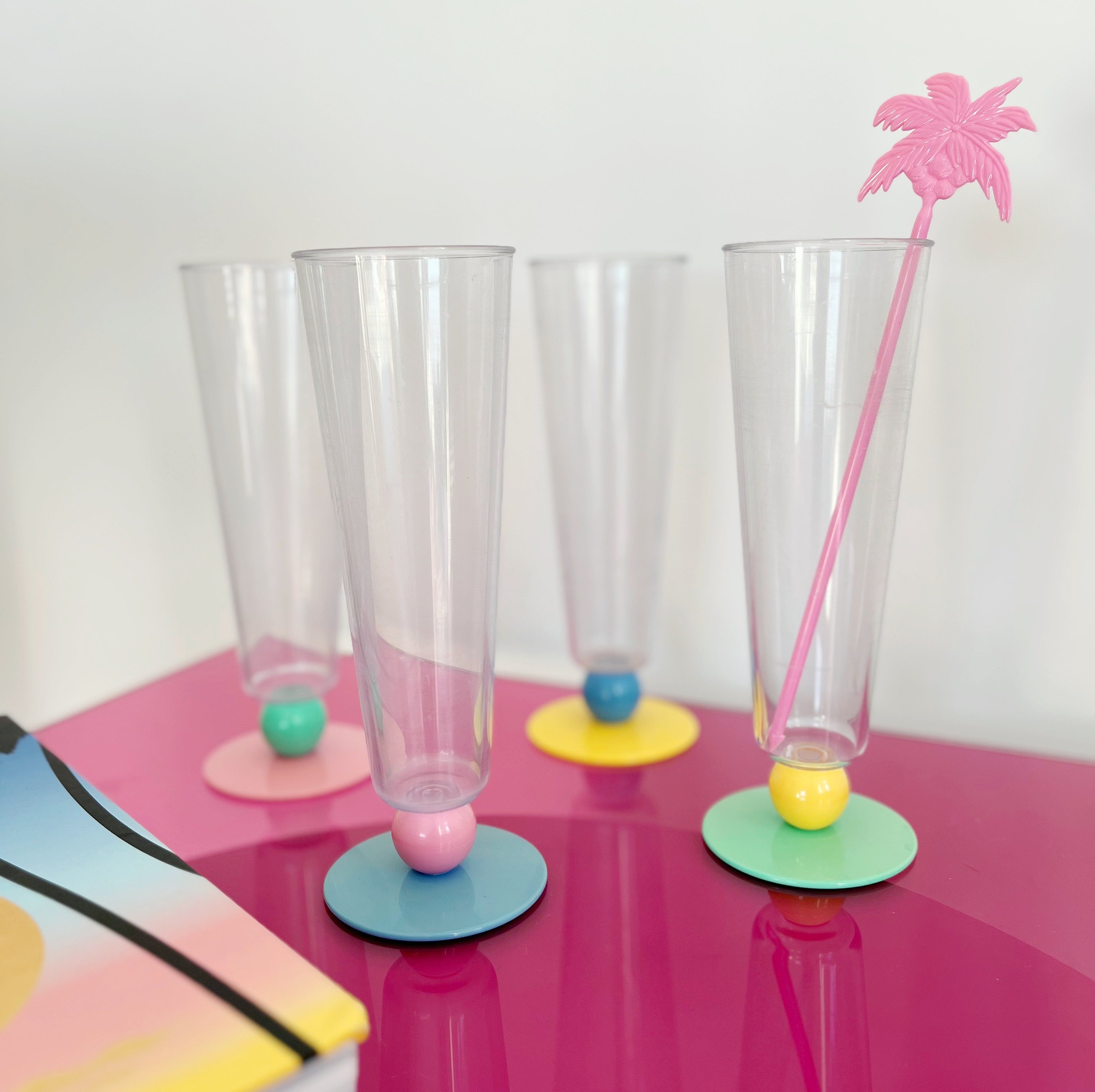 Coupes plastique pastel des années 80