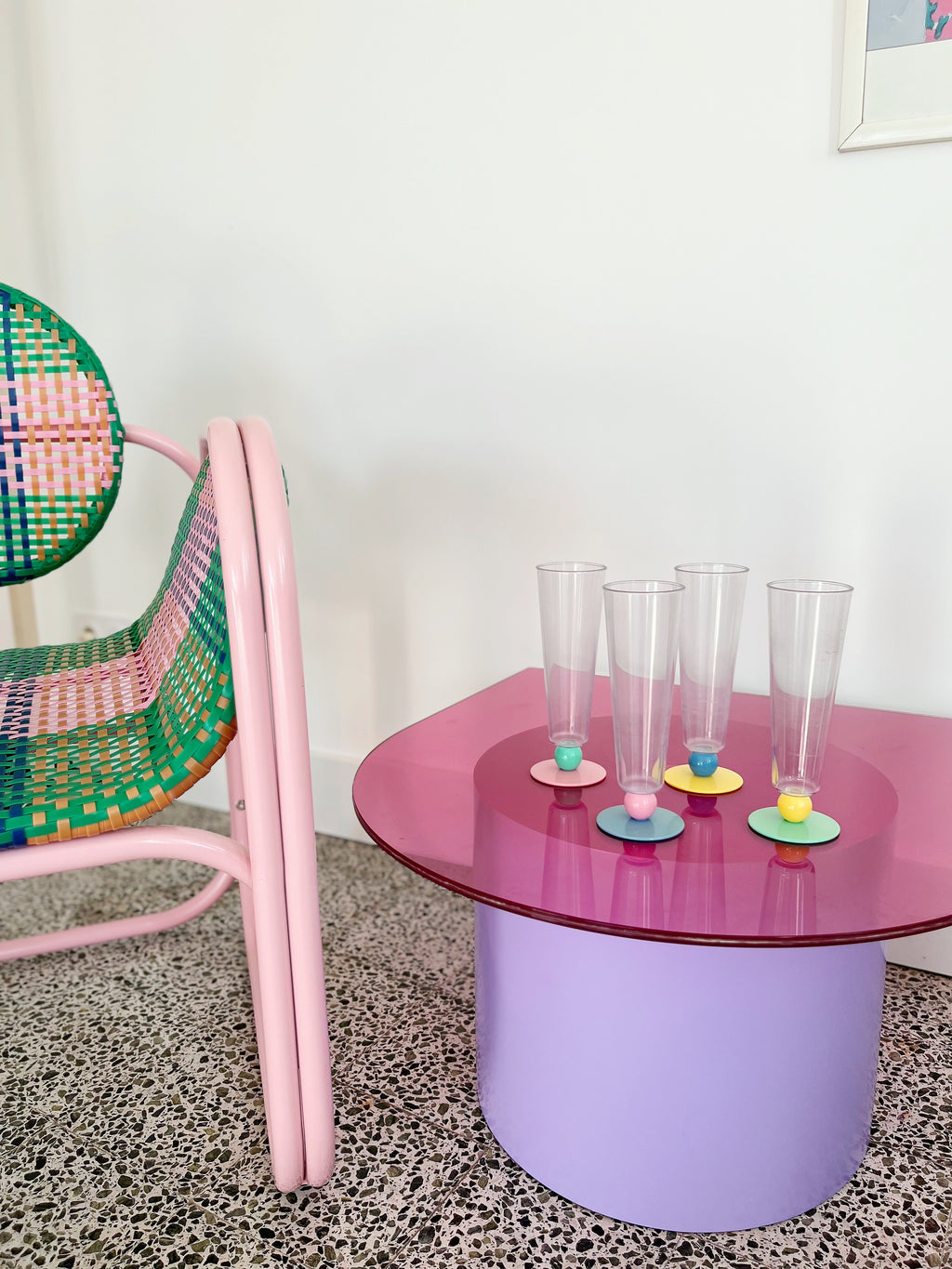 Coupes plastique pastel des années 80