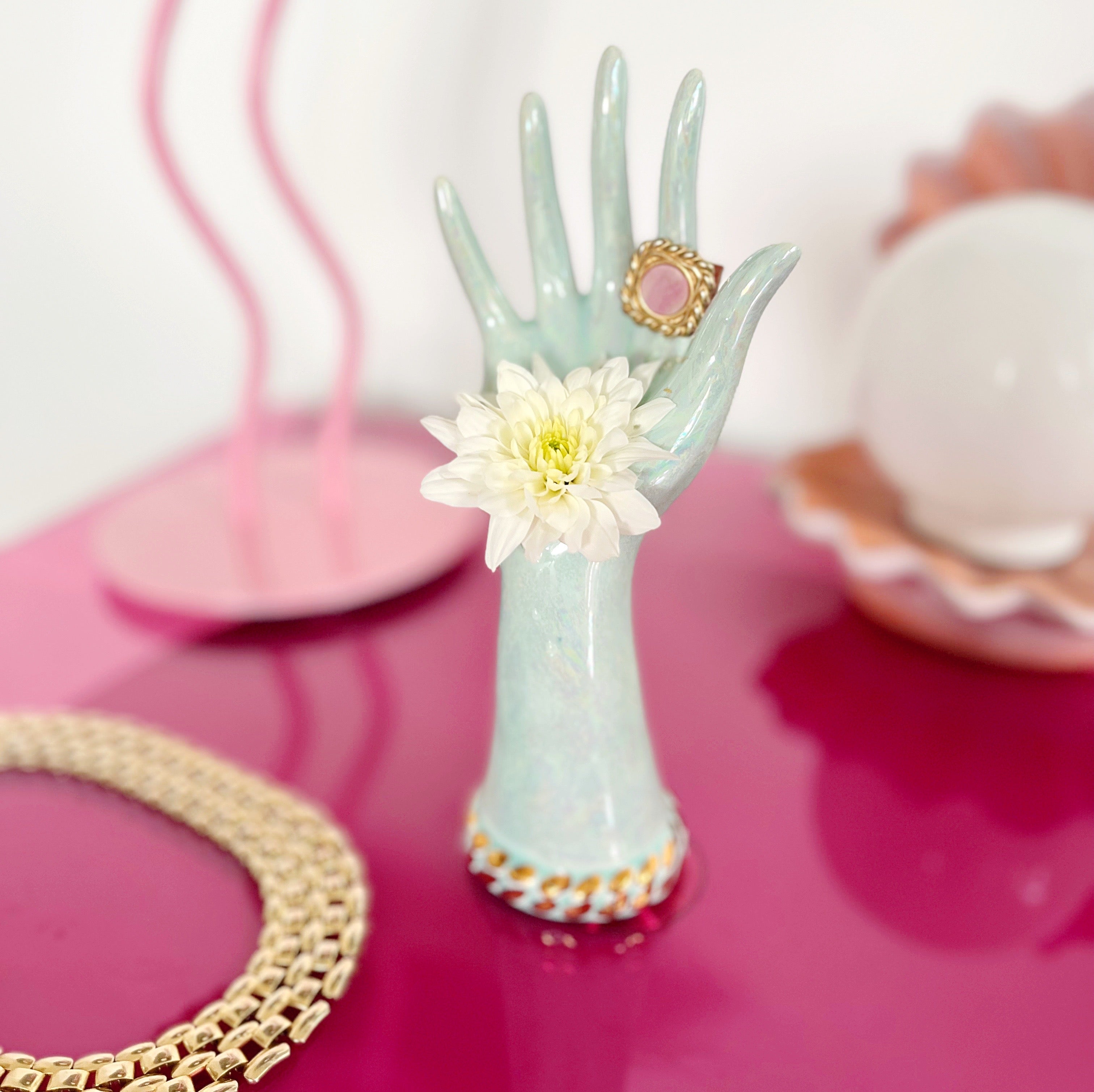 Vase main vintage iridescent