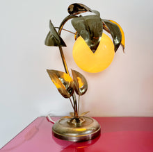 Charger l&#39;image dans la galerie, Lampe feuilles laiton vintage
