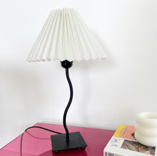 Load image into Gallery viewer, Vintage zig-zag lamp
