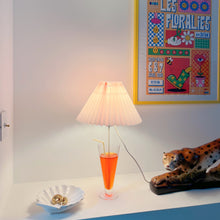 Load image into Gallery viewer, Lampe cocktail rétro 80 abat-jour rose
