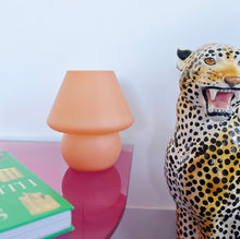 Charger l&#39;image dans la galerie, Lampe champignon pastel vintage

