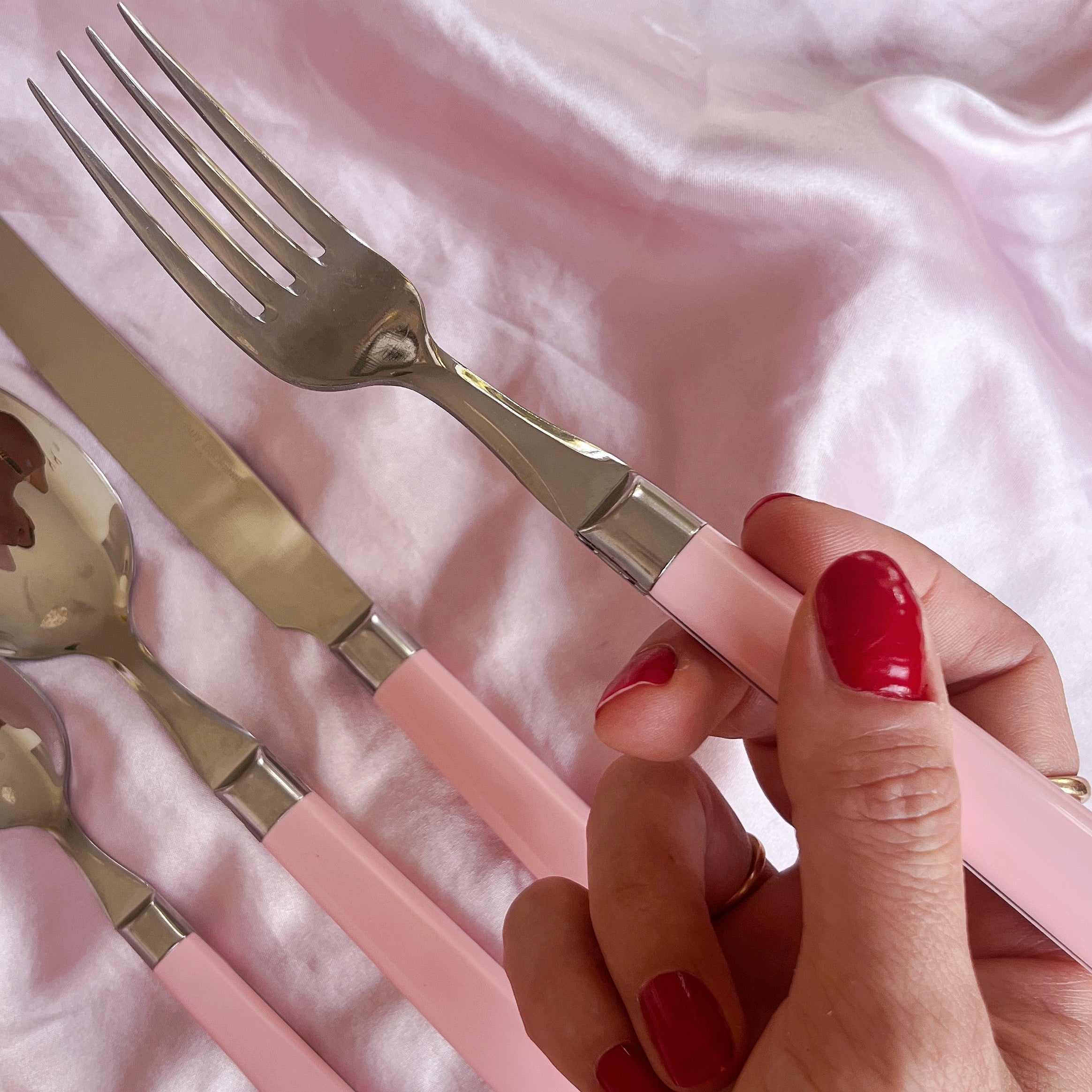 Set de 24 couverts rose Guy Degrenne – Made in France - Années 80