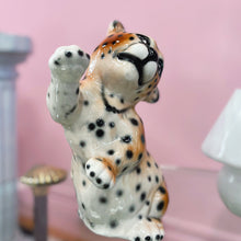 Load image into Gallery viewer, Statuette bebe panthère en céramique émaillée – Italie, années 80
