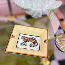 Load image into Gallery viewer, Cendrier panthère en porcelaine - Petit format-années 80
