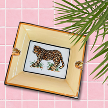 Load image into Gallery viewer, Cendrier panthère en porcelaine - Petit format-années 80

