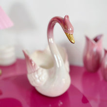 Load image into Gallery viewer, Cache-pot cygne rose iridescent
