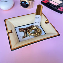 Load image into Gallery viewer, Cendrier panthère en porcelaine - Petit format-années 80
