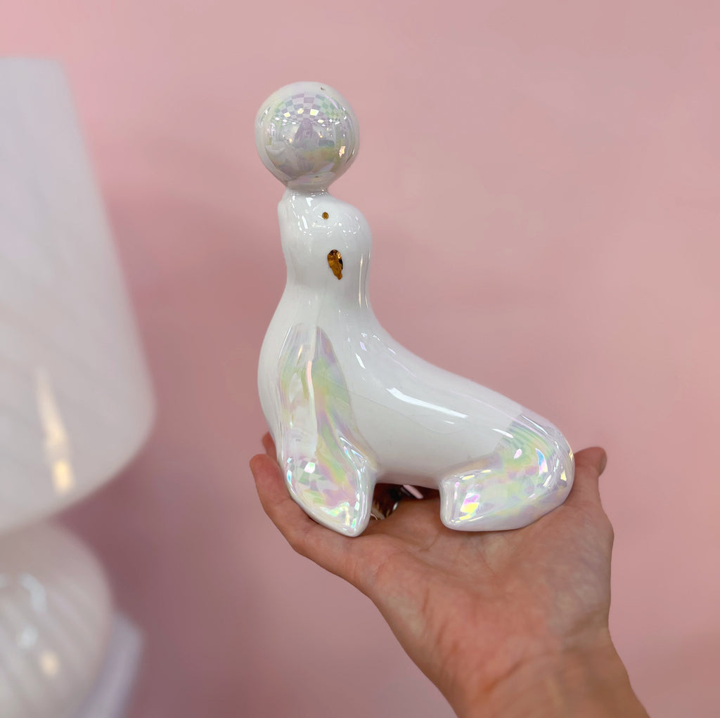 Statuette Otarie en Porcelaine Irisée – Italie, Années 70